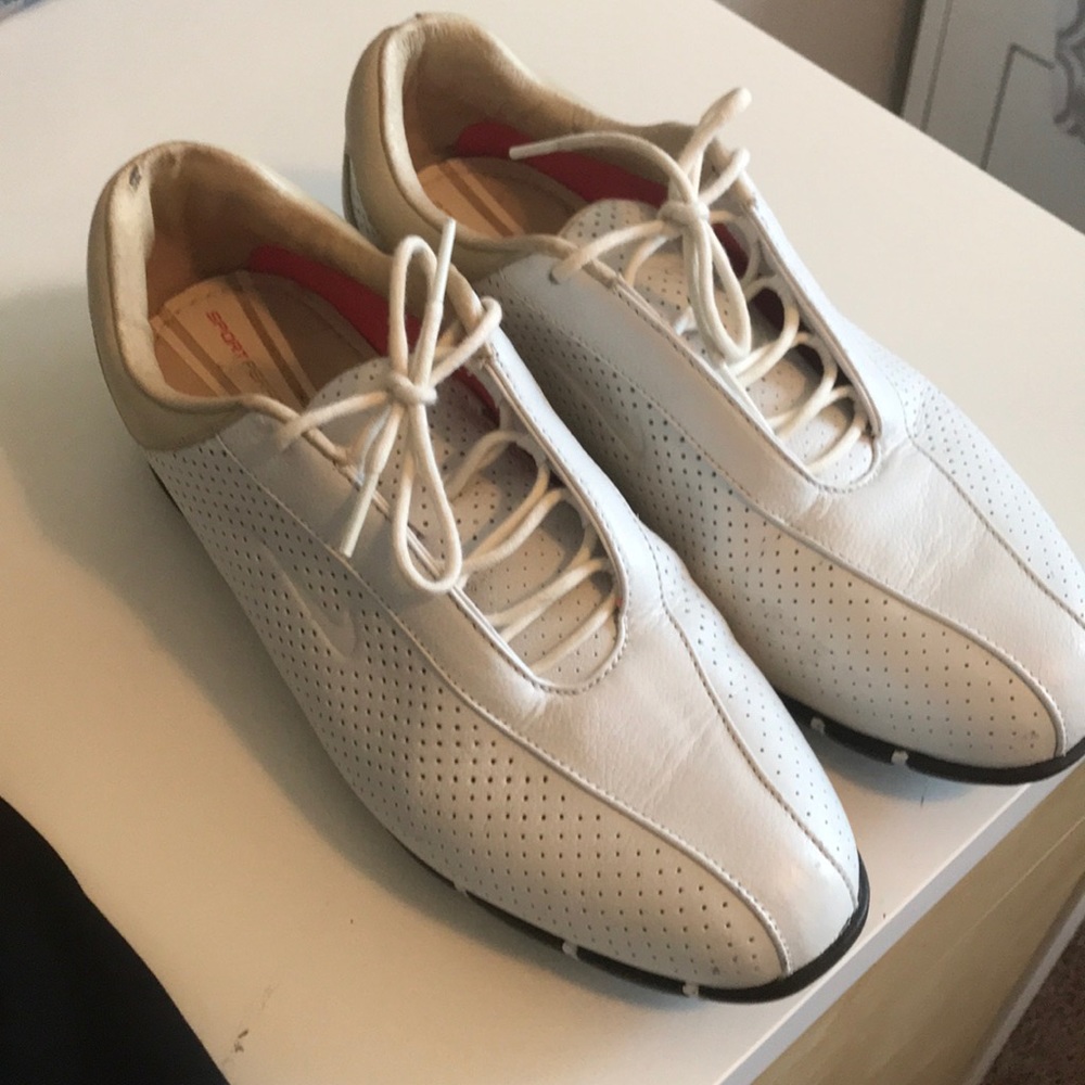 Golf shoes, leather upper.